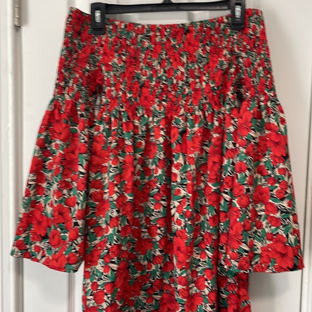 NWOT off the shoulder dress - Picture 3 of 7